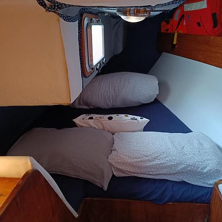 Hotel Sleep On A Sailing Boat Barcelona à Sant Adrià de Besòs Extérieur photo