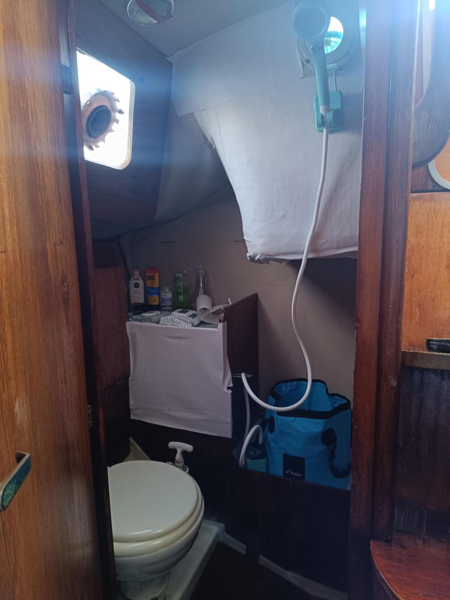 Hotel Sleep On A Sailing Boat Barcelona à Sant Adrià de Besòs Extérieur photo